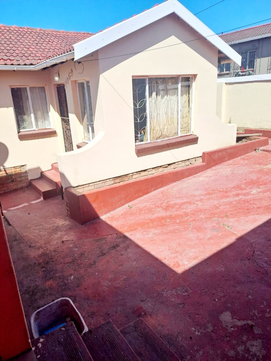 5 Bedroom Property for Sale in Mdantsane Nu 17 Eastern Cape